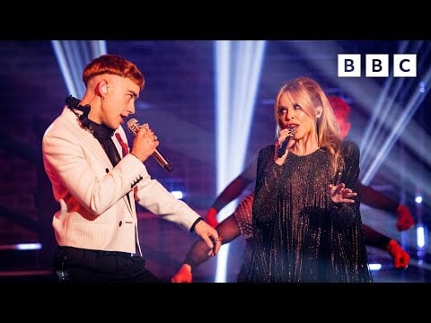 @olly_alexander and @kylieminogue perform ‘A Second To Midnight’ ✨ BBC