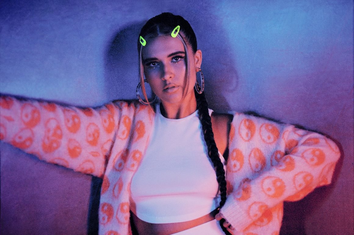 Mimi Webb: "I'm creating my sound and pushing my limits"
