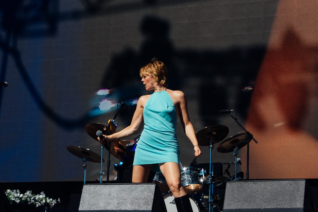 Maggie Rogers is acknowledged as royalty at Glastonbury 2023 - photos
