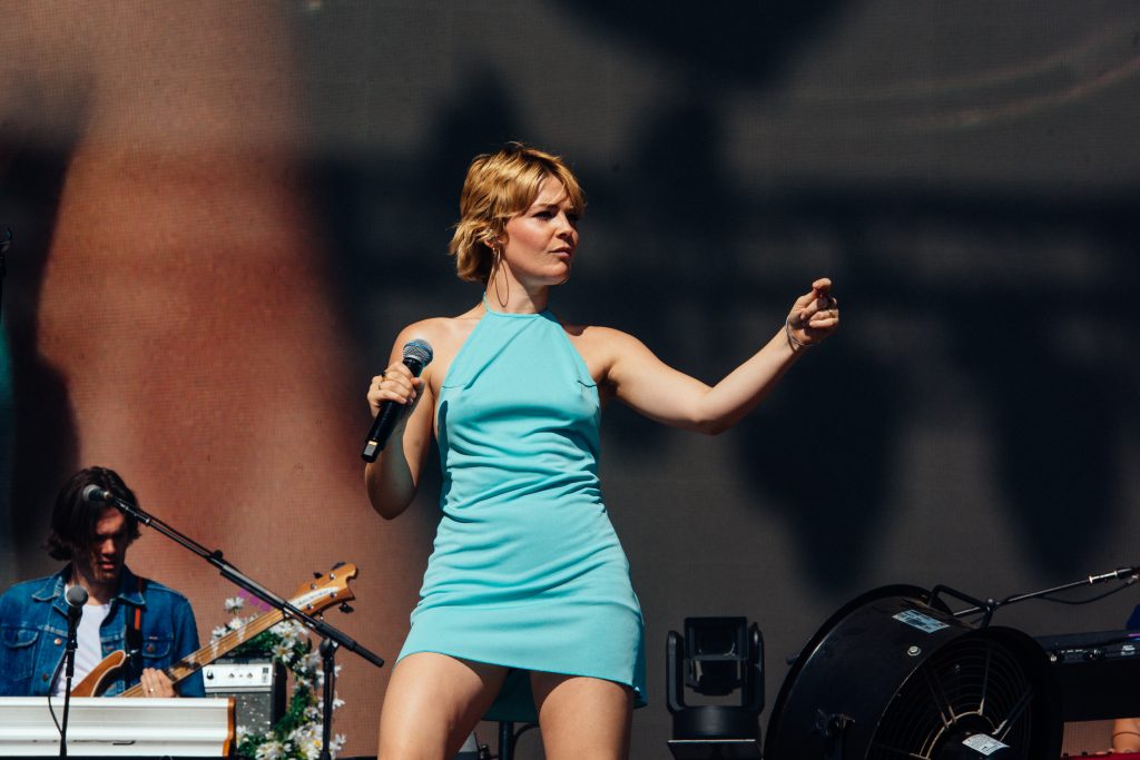 Maggie Rogers is acknowledged as royalty at Glastonbury 2023 - photos