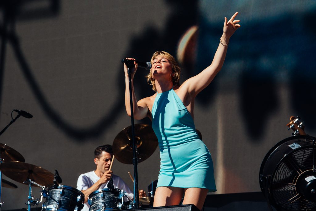 Maggie Rogers is acknowledged as royalty at Glastonbury 2023 - photos