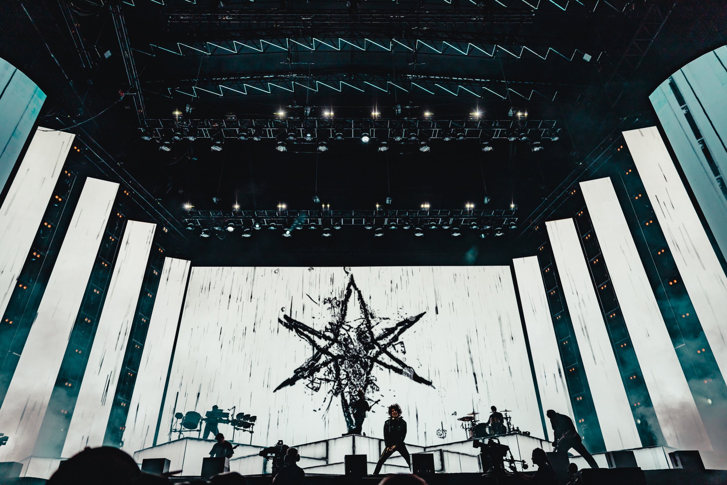 Wolf Alice stake their claim as Arctic Monkeys, Bring Me The Horizon and more mark a big second day at Reading 2022