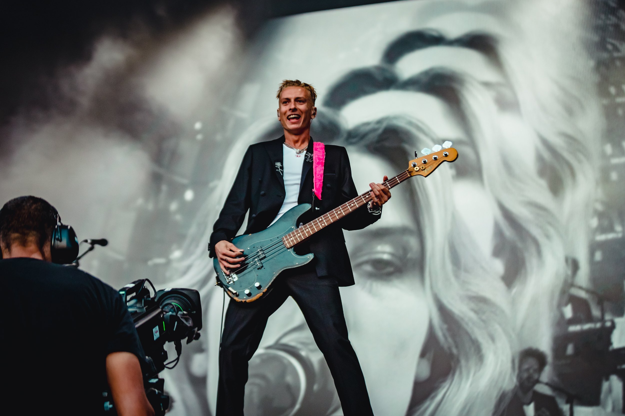 Wolf Alice stake their claim as Arctic Monkeys, Bring Me The Horizon and more mark a big second day at Reading 2022