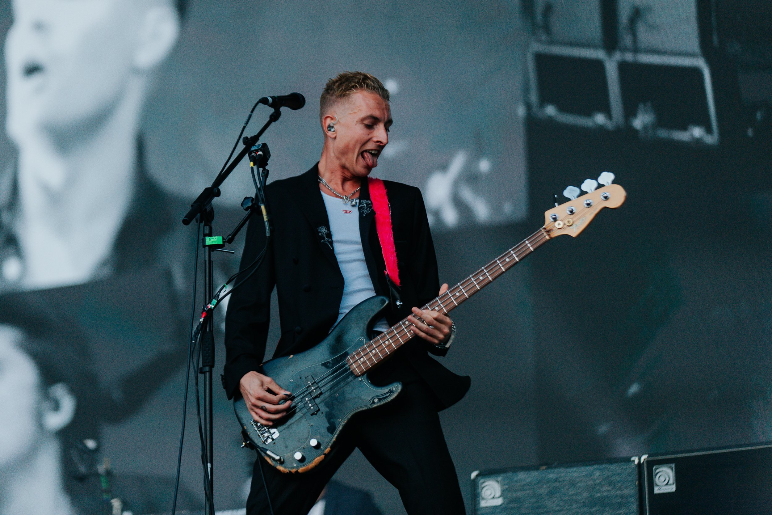 Wolf Alice stake their claim as Arctic Monkeys, Bring Me The Horizon and more mark a big second day at Reading 2022