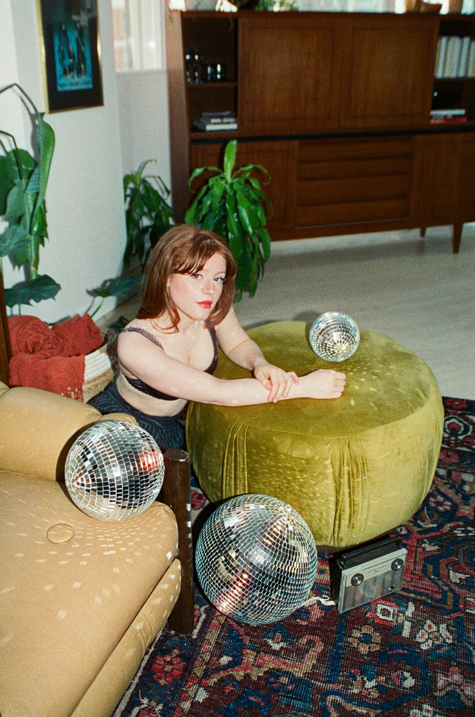 Housewife navigates health challenges, creative control and the delicate art of transformation on her glittering debut EP, 'Girl of the Hour' Housewife navigates health challenges, creative control and the delicate art of transformation on her glittering debut EP, 'Girl of the Hour'