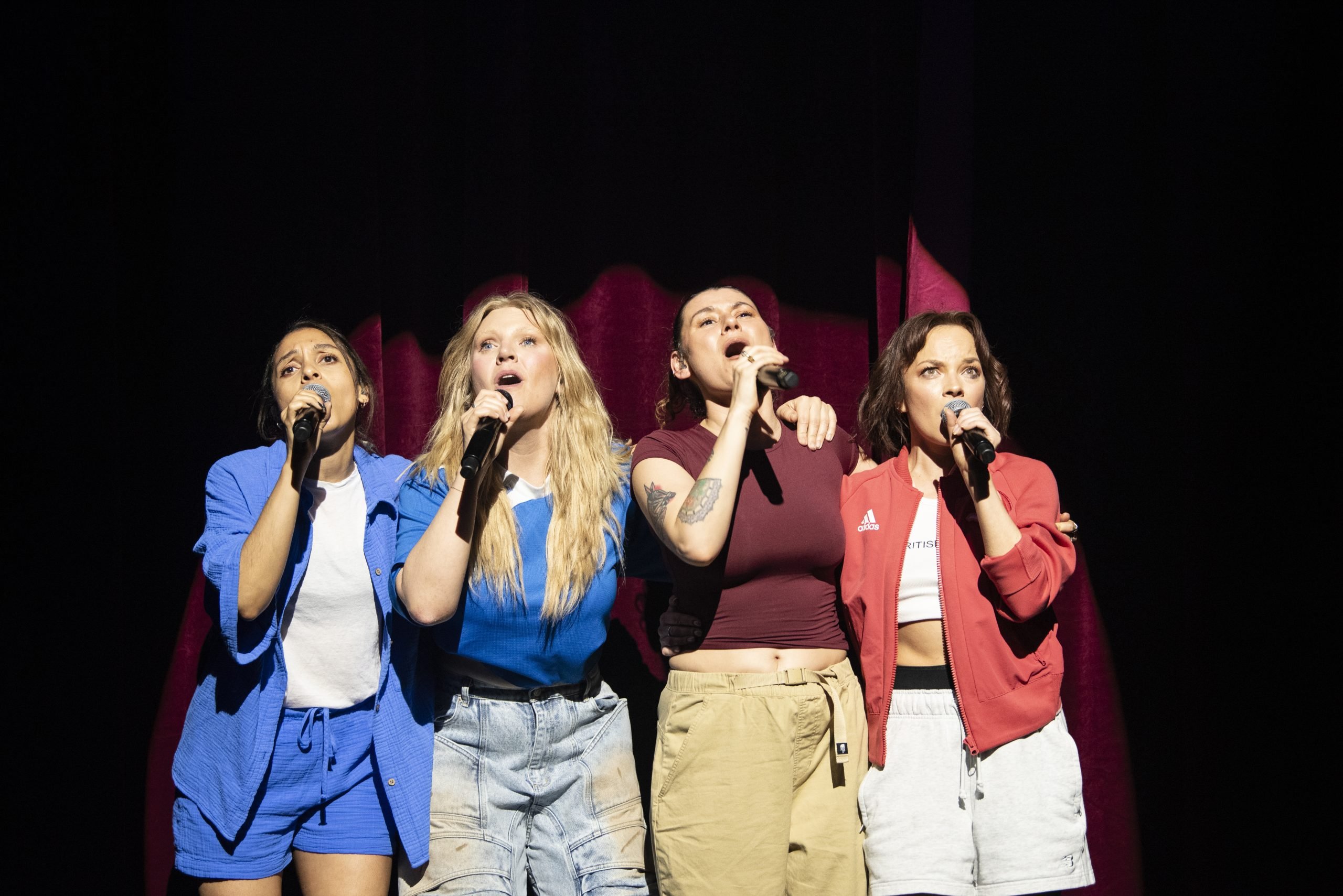 Self Esteem debuts new album 'A Complicated Woman' at London theatrical show - watch Self Esteem debuts new album 'A Complicated Woman' at London theatrical show - watch