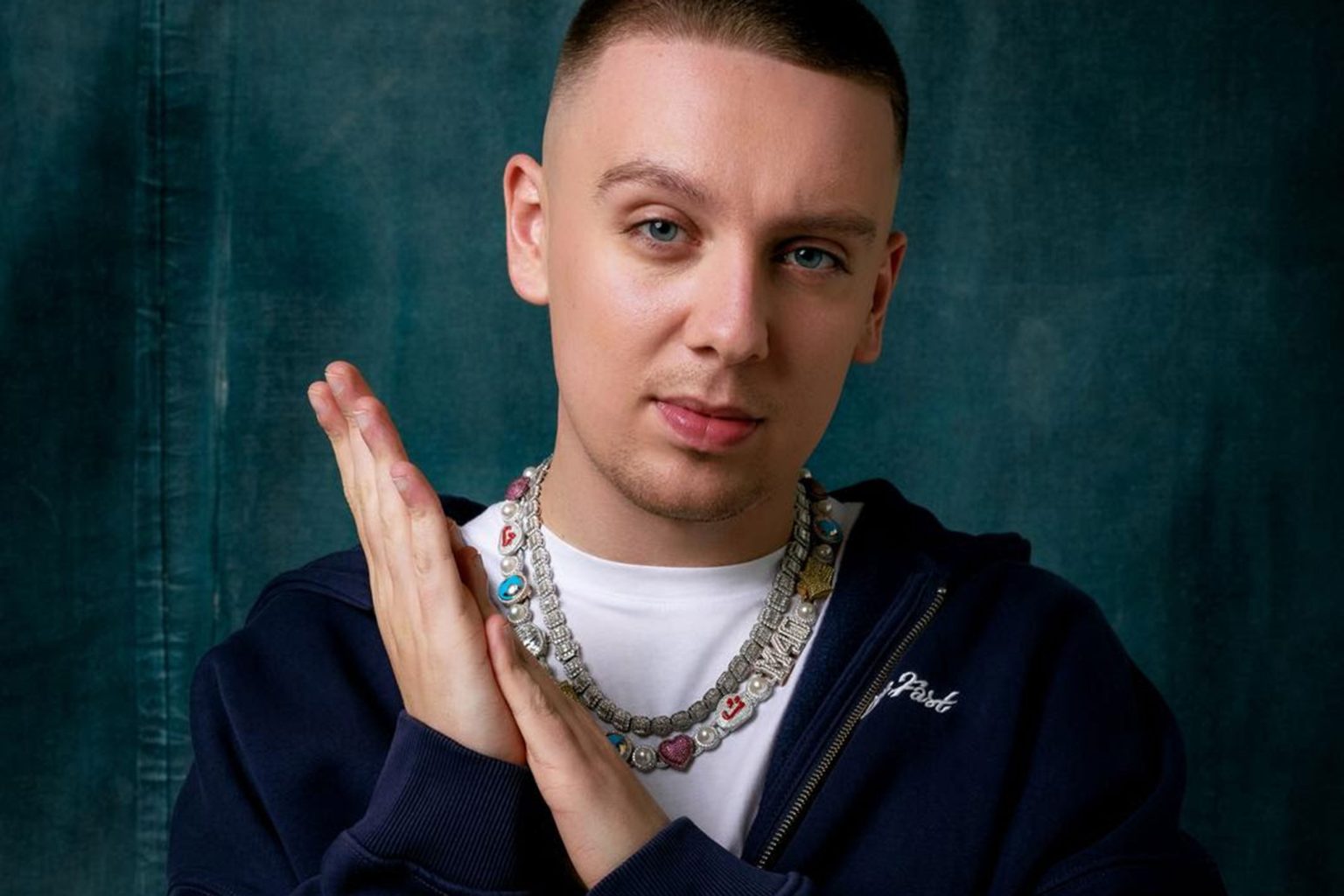 calvin-harris-is-teasing-a-new-country-inspired-song-smoke-the-pain