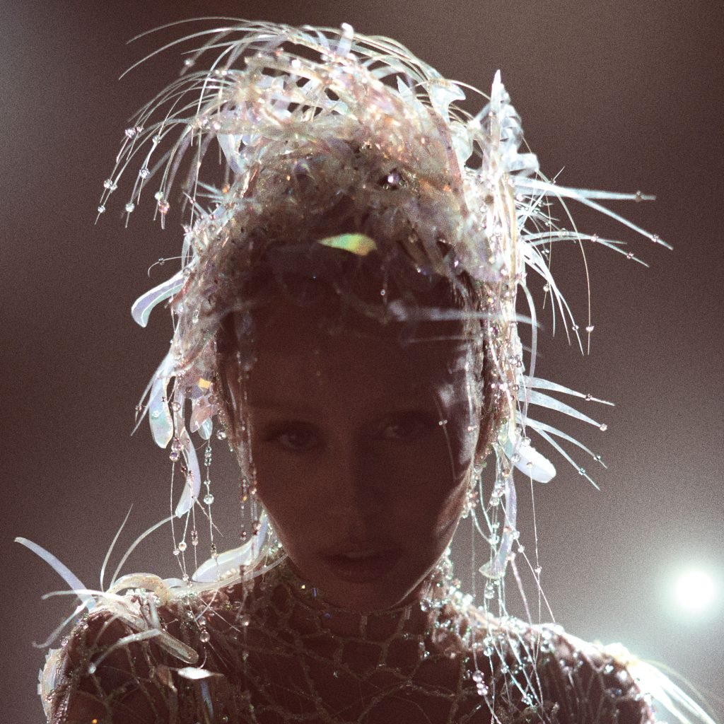 Miley Cyrus is teasing her new single, 'End Of The World' Miley Cyrus is teasing her new single, 'End Of The World'